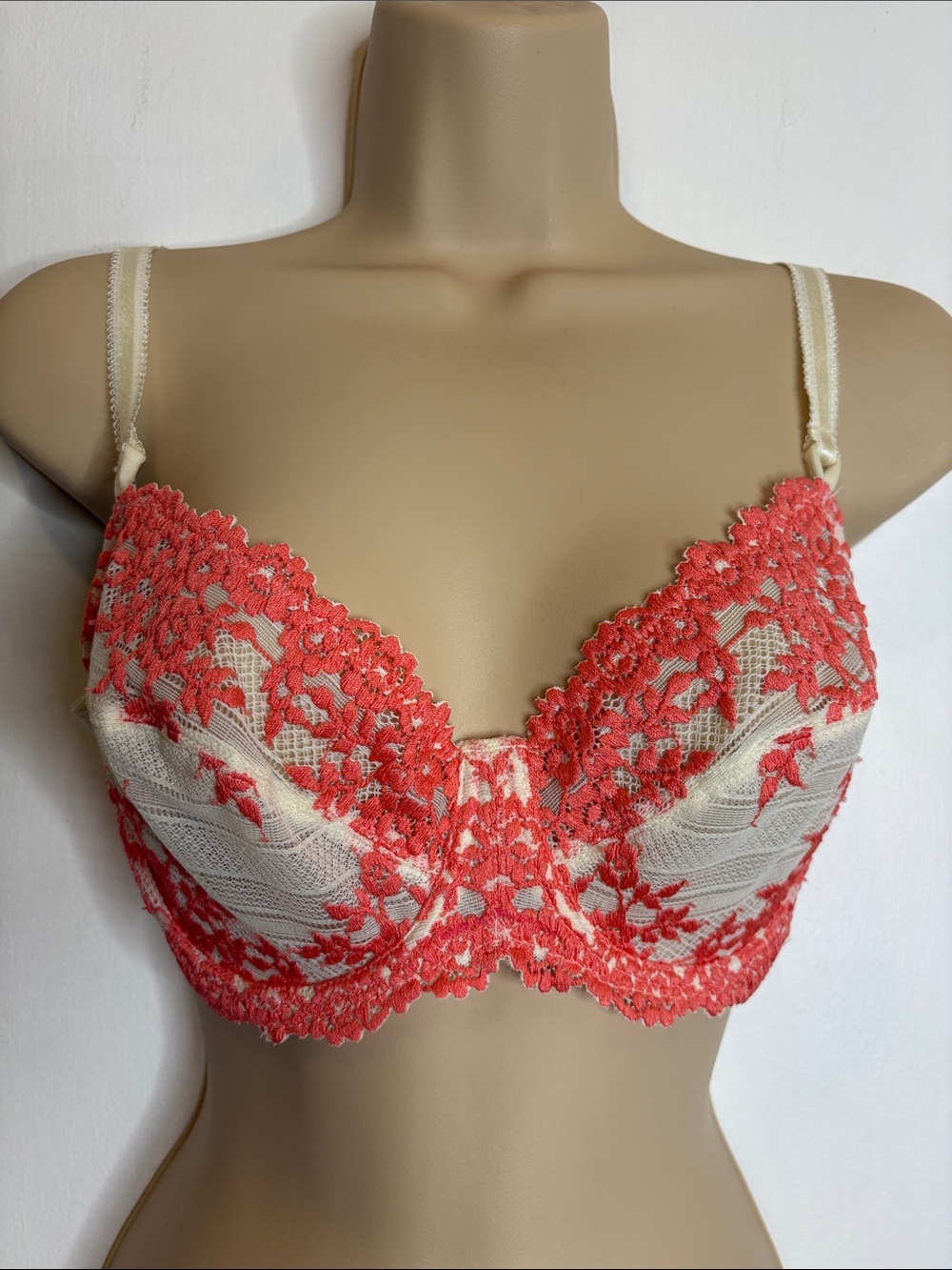 Wacoal Women's Lace Underwire Bra - Coral/Cream 36C